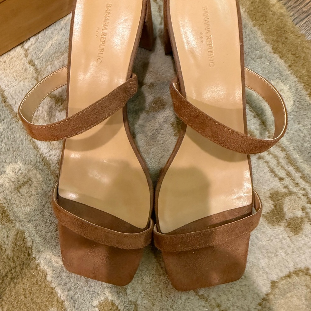 Banana Republic Brown Heeled Suede Shoes